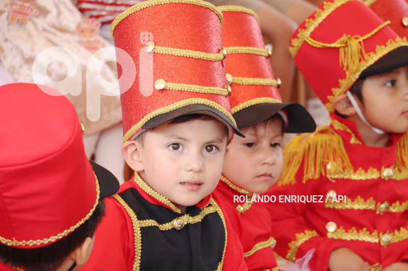 NINOS FESTEJOS NAVIDENOS