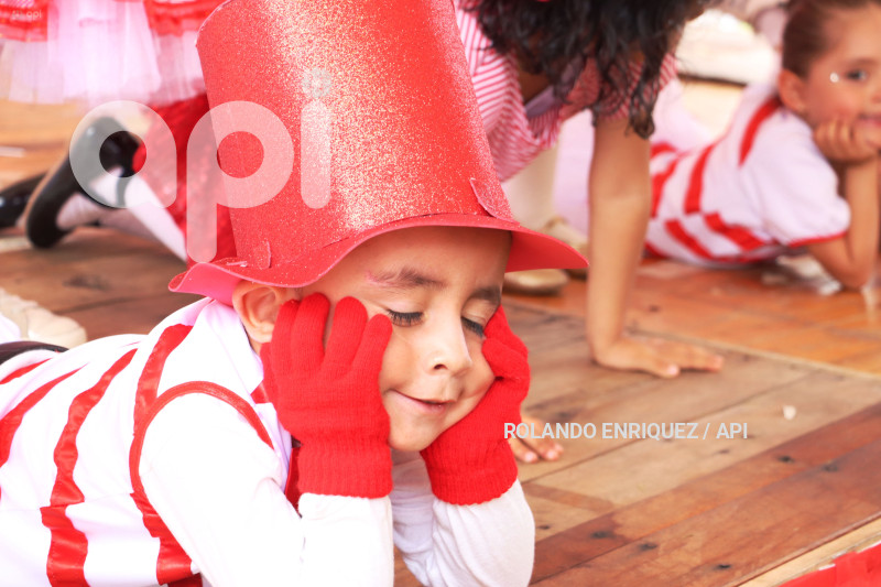 NINOS FESTEJOS NAVIDENOS