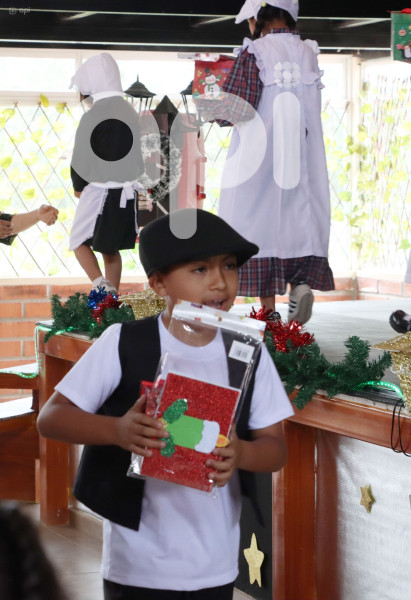 NINOS FESTEJOS NAVIDENOS