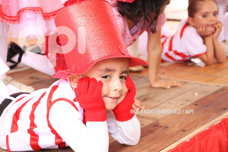 NINOS FESTEJOS NAVIDENOS