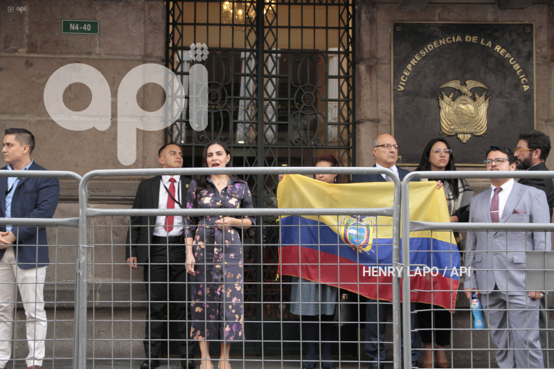 VERONICA ABAD-NO -LE-PERMITEN-ENTRAR-VICEPRESIDENCIA