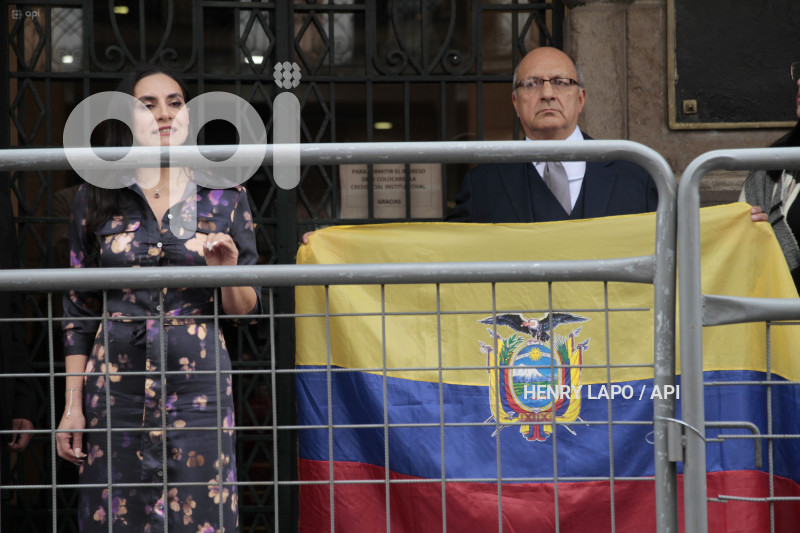 VERONICA ABAD-NO -LE-PERMITEN-ENTRAR-VICEPRESIDENCIA