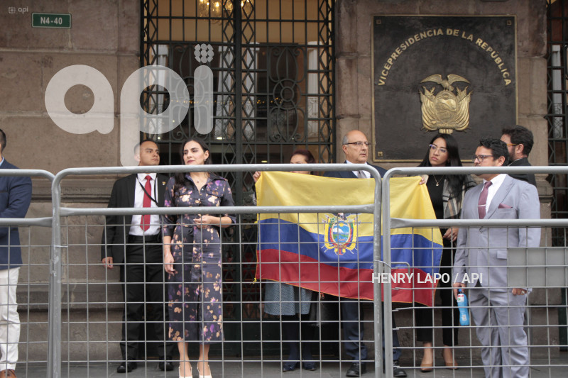 VERONICA ABAD-NO -LE-PERMITEN-ENTRAR-VICEPRESIDENCIA
