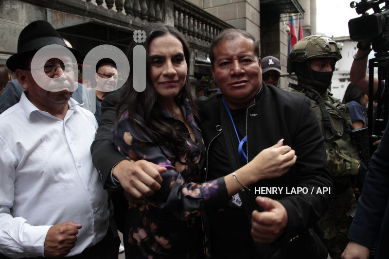 VERONICA ABAD-NO -LE-PERMITEN-ENTRAR-VICEPRESIDENCIA