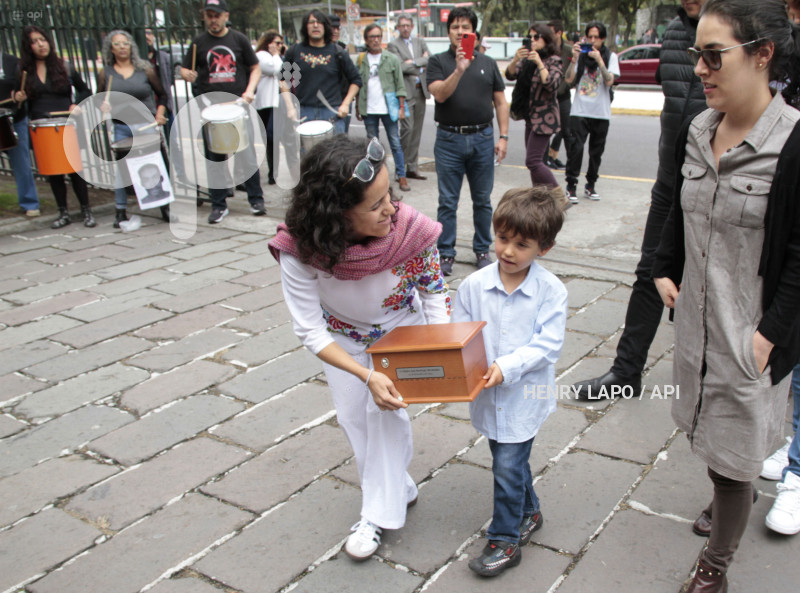 HOMENAJE-PEDRO RESTREPO