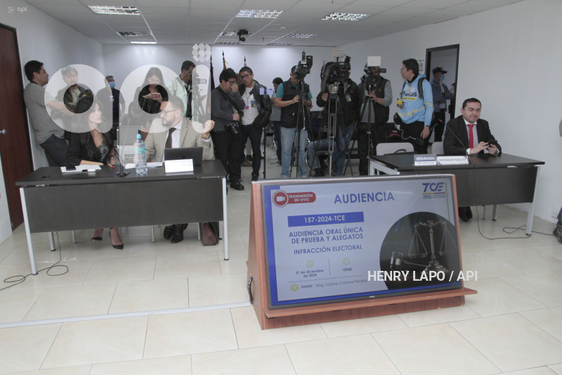 AUDIENCIA-EN CONTRA-VICEPRESIDENTA