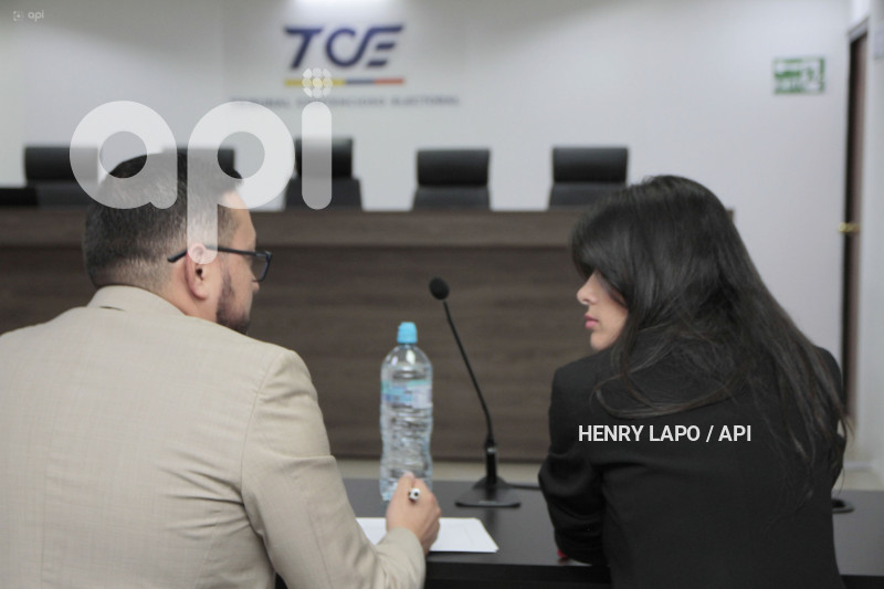 AUDIENCIA-EN CONTRA-VICEPRESIDENTA