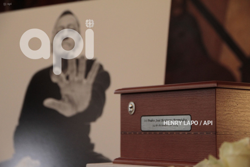 HOMENAJE-PEDRO RESTREPO