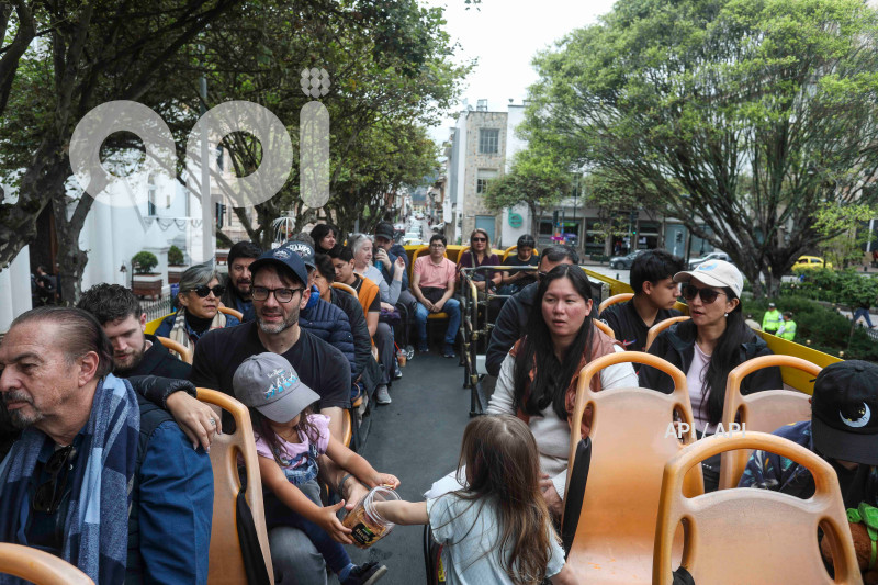 CUE-TURISTAS FERIADO