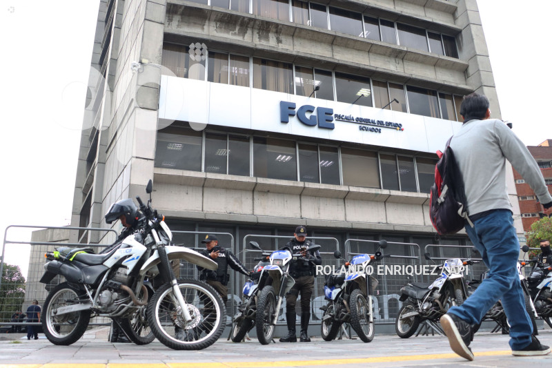 PLANTON POR LOS CUATRO DE GUAYAQUIL