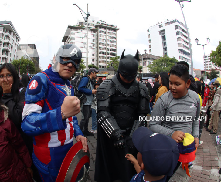 CONCURSO DE  ANOS VIEJOS AVE AMAZONAS