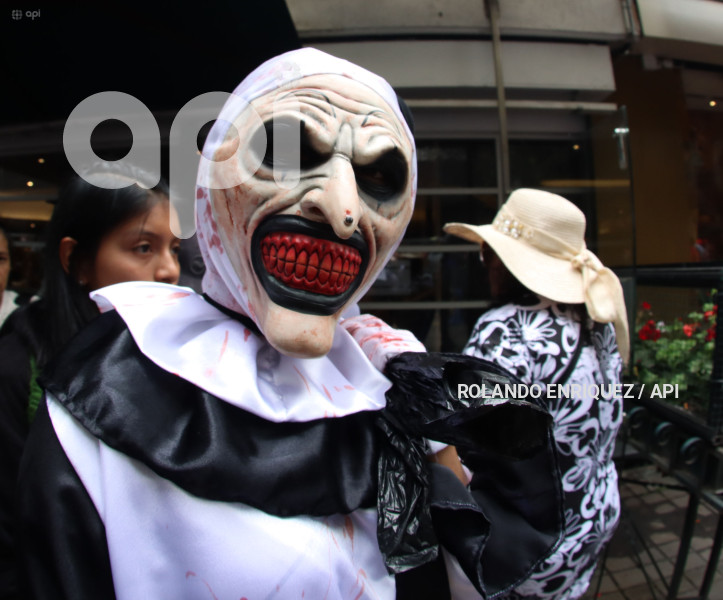 CONCURSO DE  ANOS VIEJOS AVE AMAZONAS