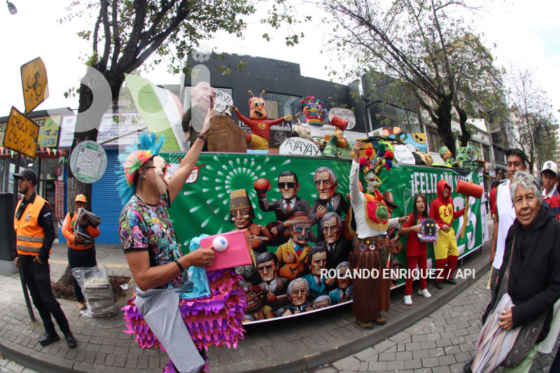 CONCURSO DE  ANOS VIEJOS AVE AMAZONAS