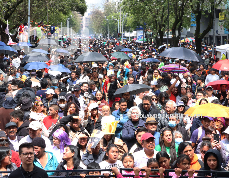 CONCURSO DE  ANOS VIEJOS AVE AMAZONAS
