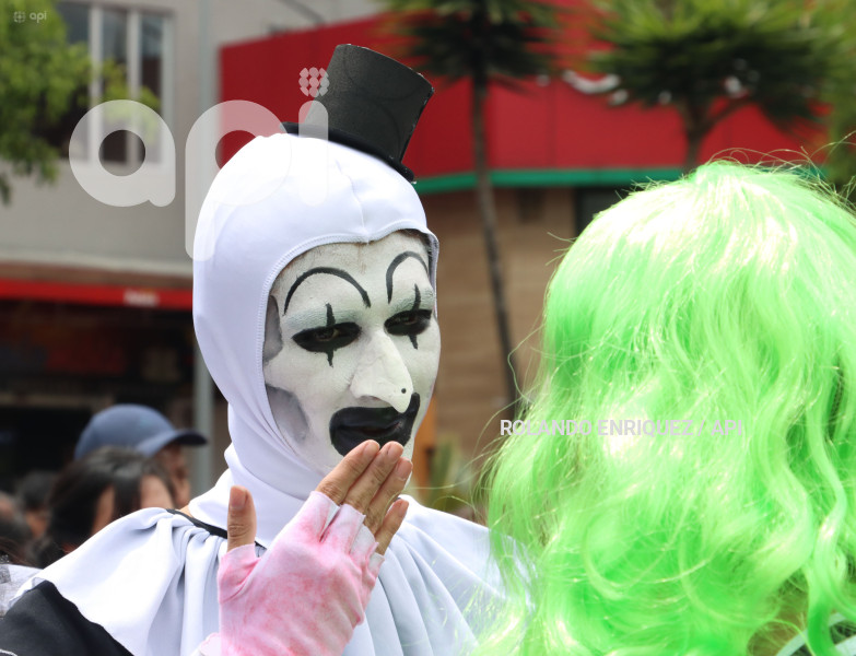 CONCURSO DE  ANOS VIEJOS AVE AMAZONAS