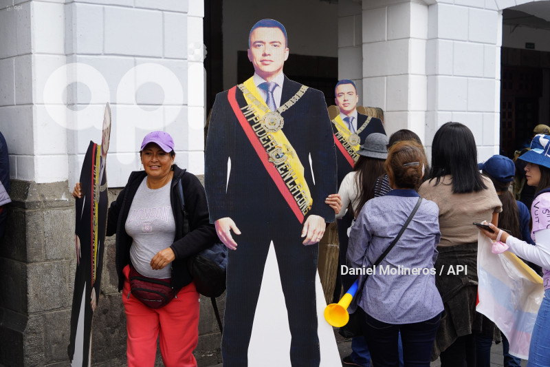 NOBOA PLATON NO MAS PILLOS