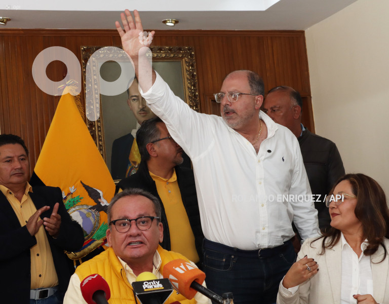 RUEDA DE PRENSA DE HENRY KRONFLE