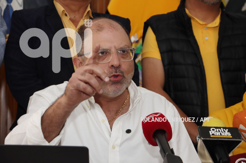 RUEDA DE PRENSA DE HENRY KRONFLE