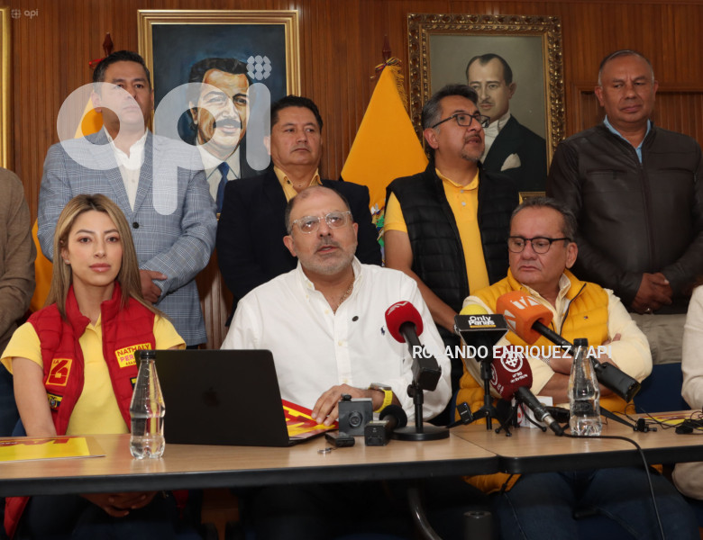 RUEDA DE PRENSA DE HENRY KRONFLE