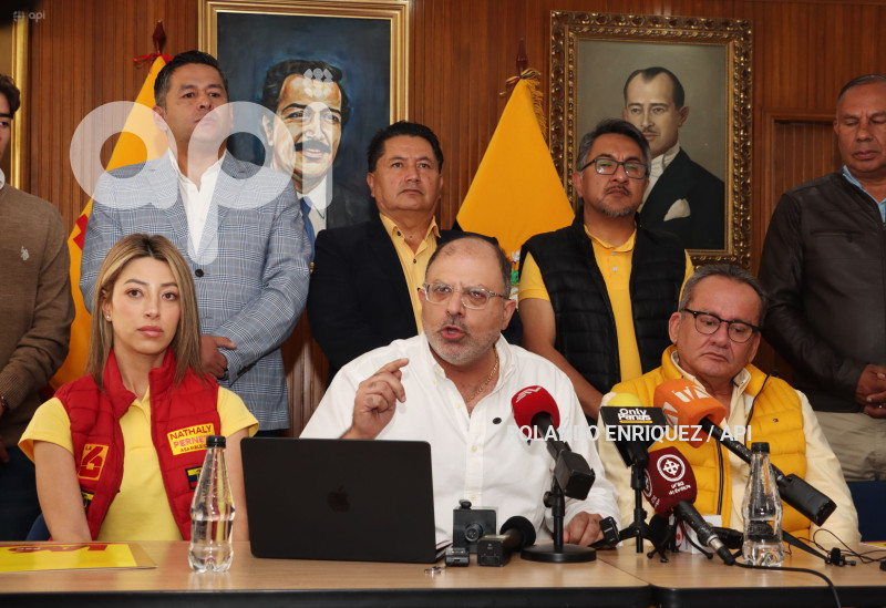RUEDA DE PRENSA DE HENRY KRONFLE