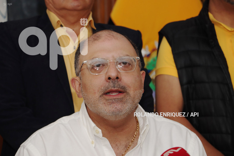 RUEDA DE PRENSA DE HENRY KRONFLE