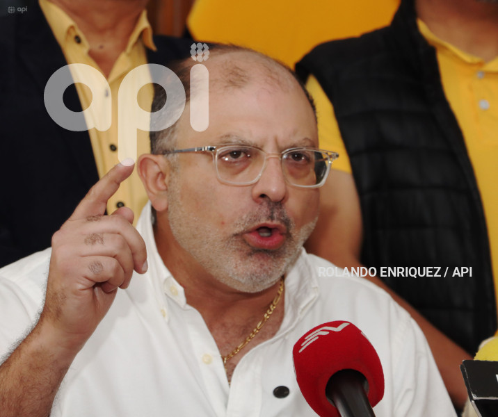 RUEDA DE PRENSA DE HENRY KRONFLE