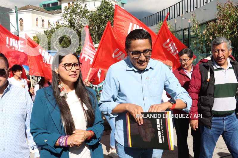 UNE DENUNCIA NOBOA EN CONTRALORIA