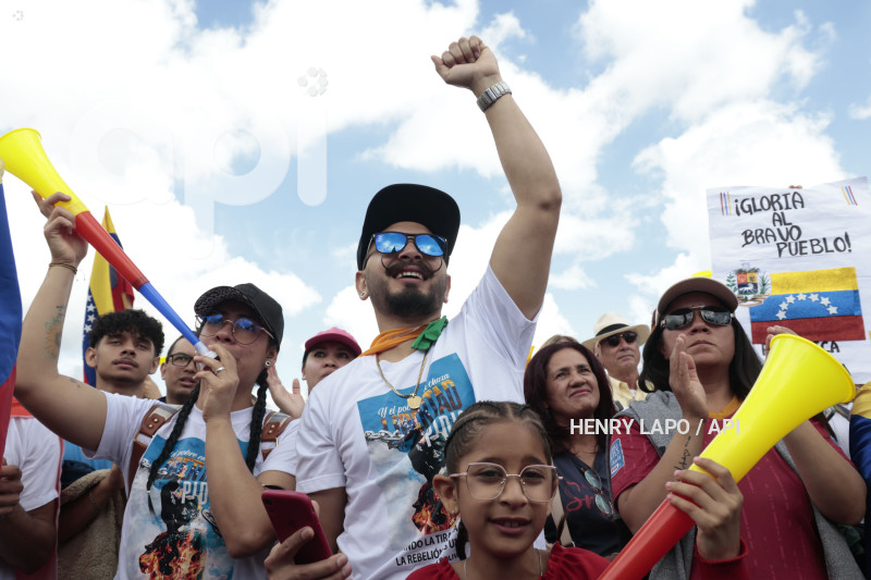 PLANTON VENEZOLANOS