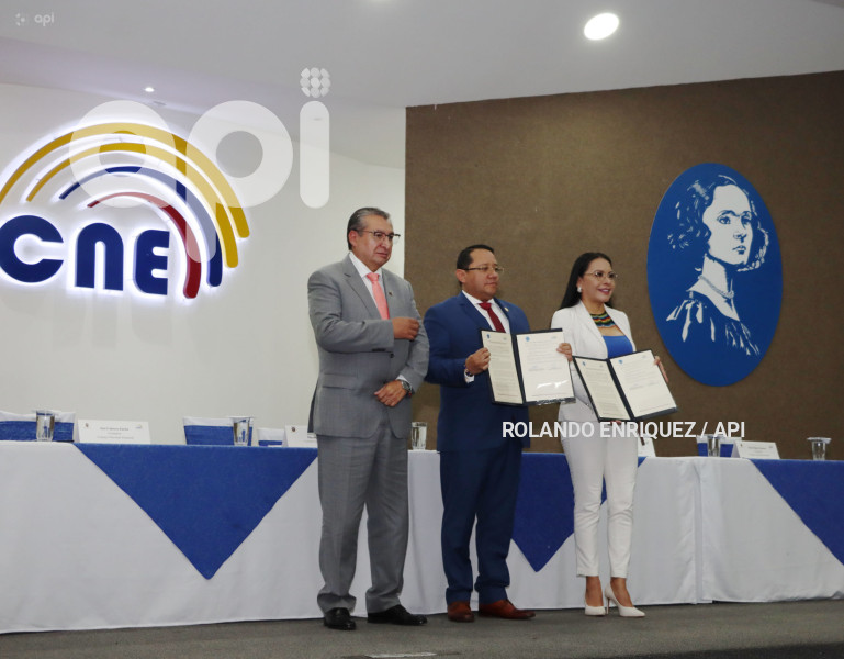 FIRMA CONTRALORIA Y CNE