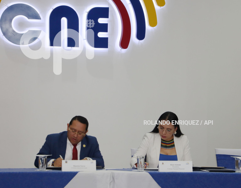 FIRMA CONTRALORIA Y CNE