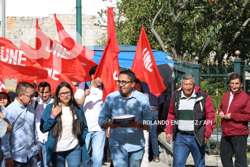 UNE DENUNCIA NOBOA EN CONTRALORIA