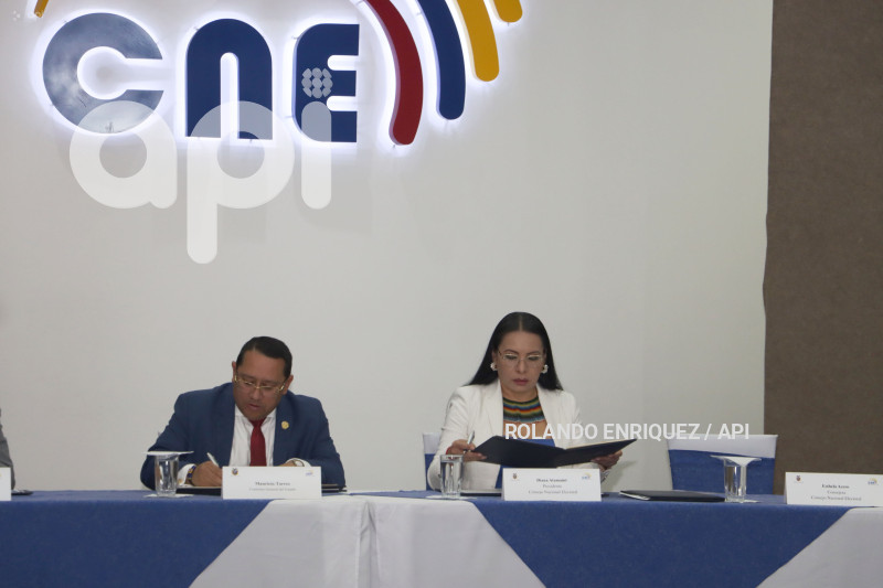 FIRMA CONTRALORIA Y CNE