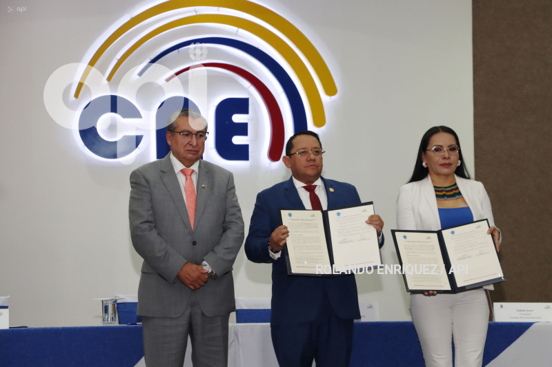 FIRMA CONTRALORIA Y CNE