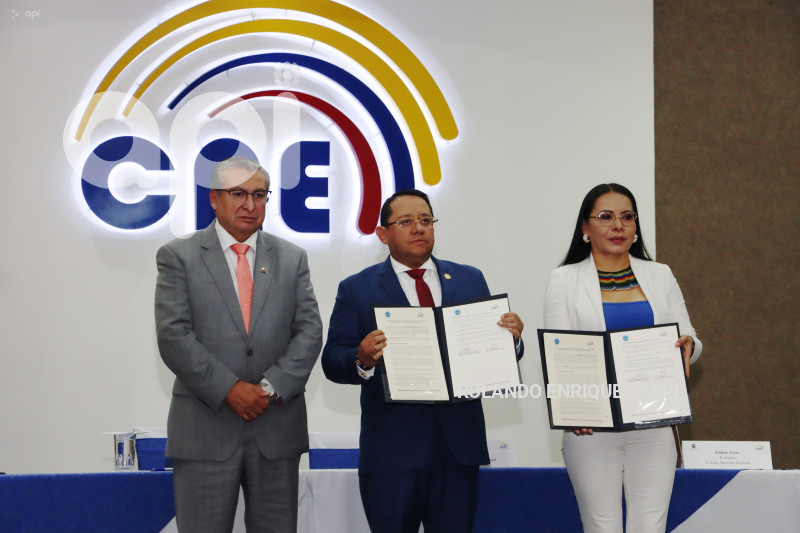 FIRMA CONTRALORIA Y CNE