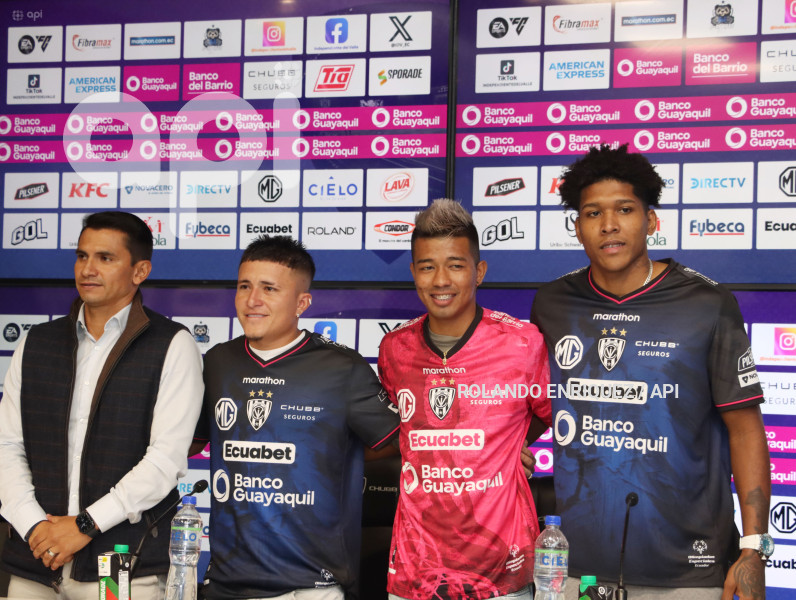 CUERPO TECNICO Y JUGADORES INDEPENDIENTE VALLE