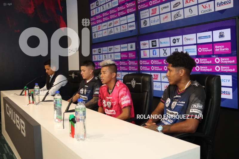 CUERPO TECNICO Y JUGADORES INDEPENDIENTE VALLE