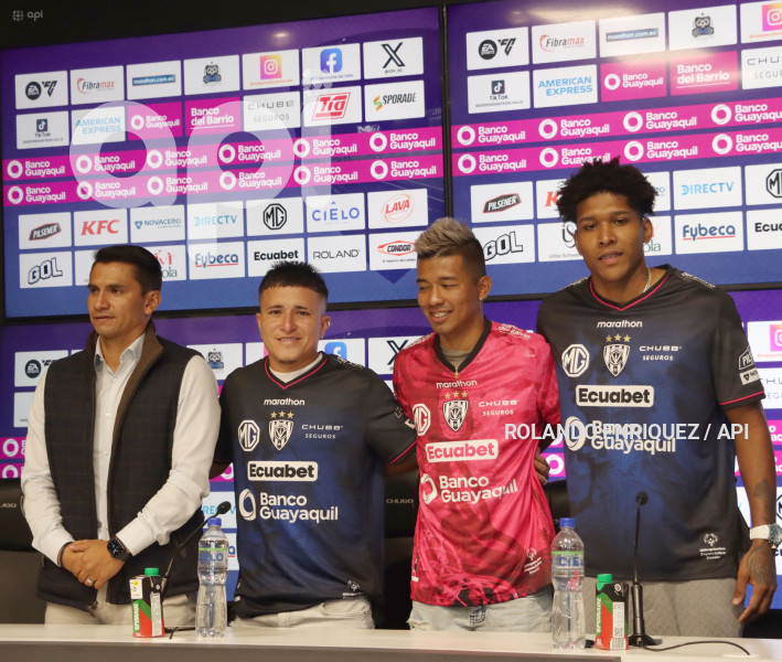 CUERPO TECNICO Y JUGADORES INDEPENDIENTE VALLE