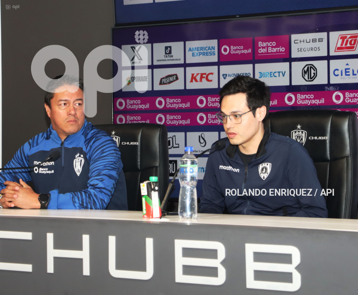 CUERPO TECNICO Y JUGADORES INDEPENDIENTE VALLE