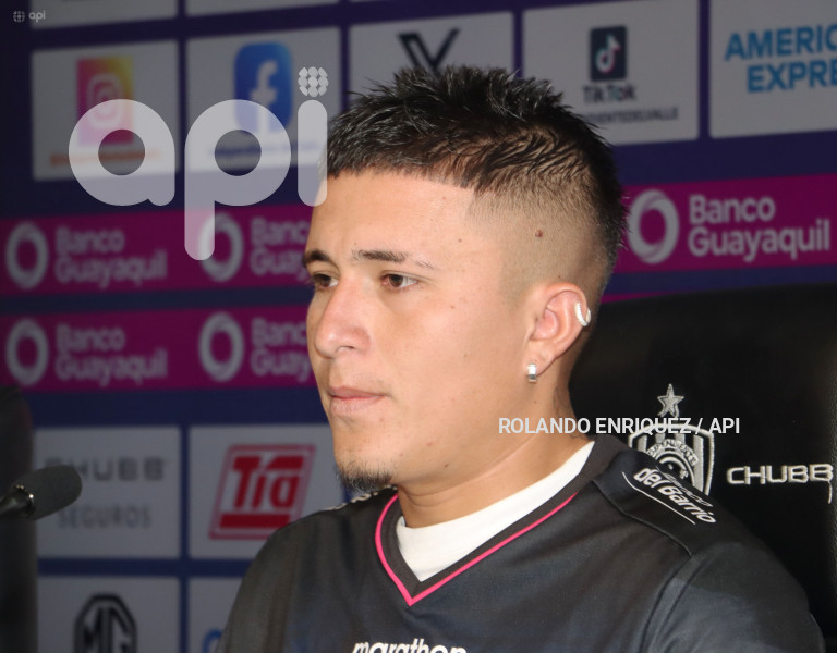 CUERPO TECNICO Y JUGADORES INDEPENDIENTE VALLE