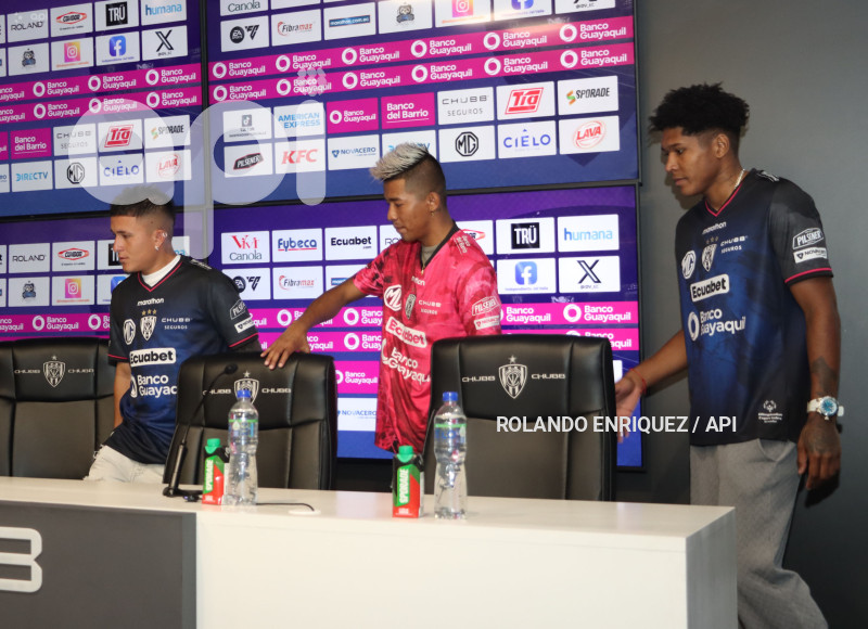 CUERPO TECNICO Y JUGADORES INDEPENDIENTE VALLE