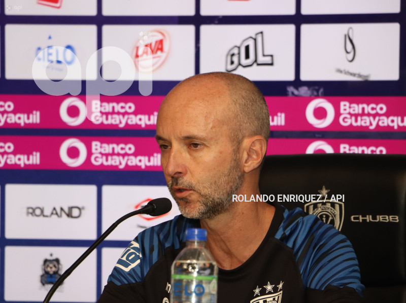 CUERPO TECNICO Y JUGADORES INDEPENDIENTE VALLE
