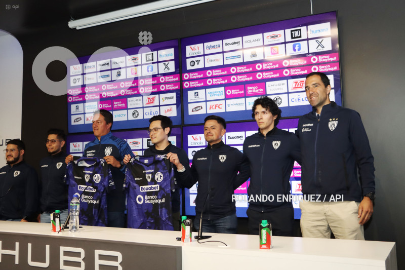 CUERPO TECNICO Y JUGADORES INDEPENDIENTE VALLE