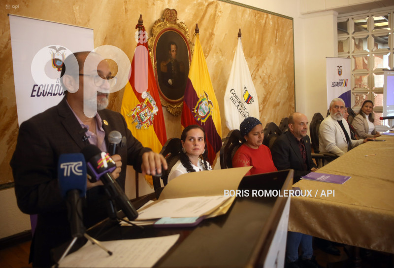 CUENCA-ENTREGA TITULOS PROPIEDAD