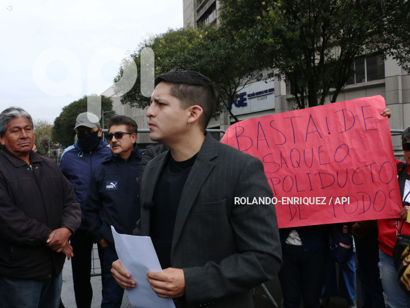 ANDRÉS CARRIÓN DENUNCIA PINCHAZOS EN POLIDUCTO
