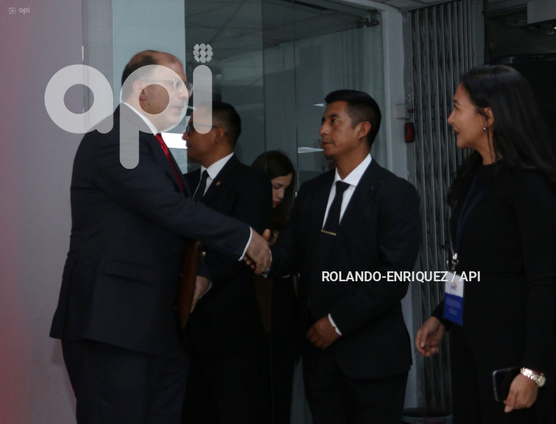 AMBIENTE INTERNO DEBATE PRESIDENCIAL 2025