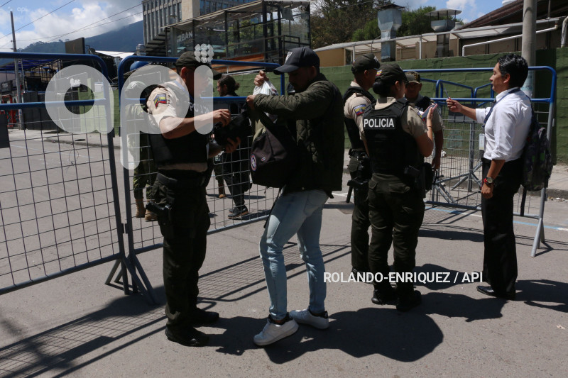 AMBIENTE INTERNO DEBATE PRESIDENCIAL 2025