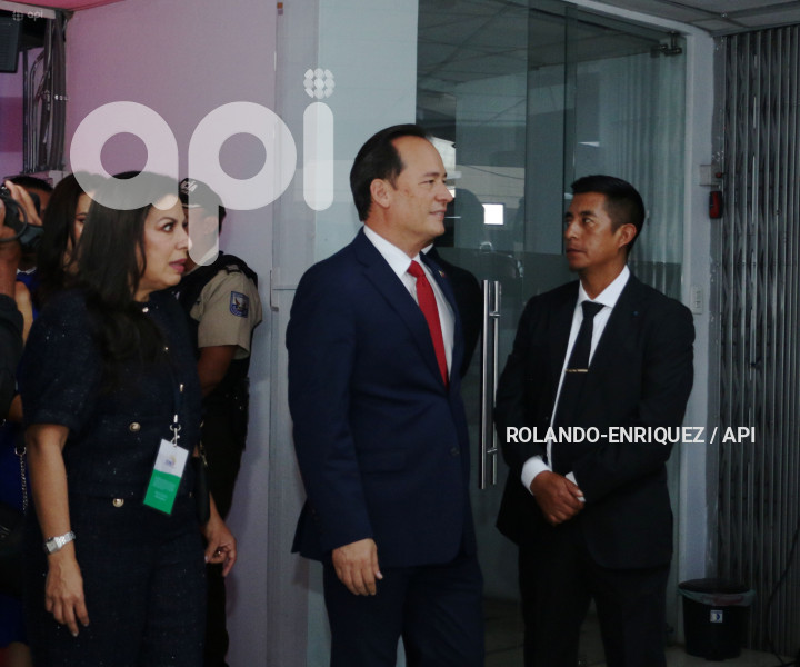AMBIENTE INTERNO DEBATE PRESIDENCIAL 2025