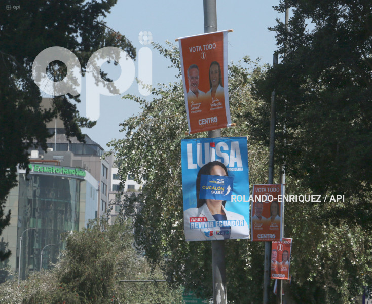 PROPAGANDA ESPACIO PUBLICO QUITO
