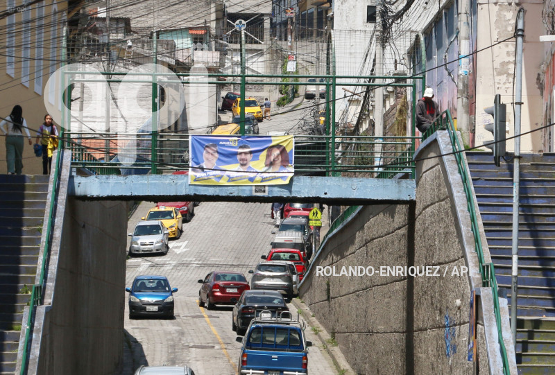 PROPAGANDA ESPACIO PUBLICO QUITO