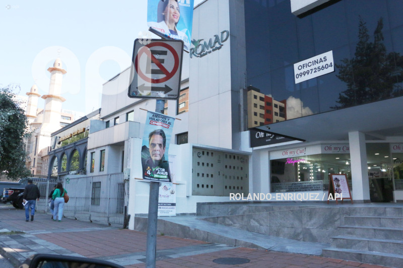 PROPAGANDA ESPACIO PUBLICO QUITO